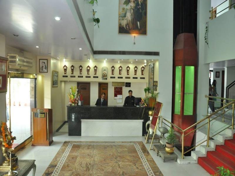 Oyo 18814 Hotel Maya International 斋浦尔 外观 照片