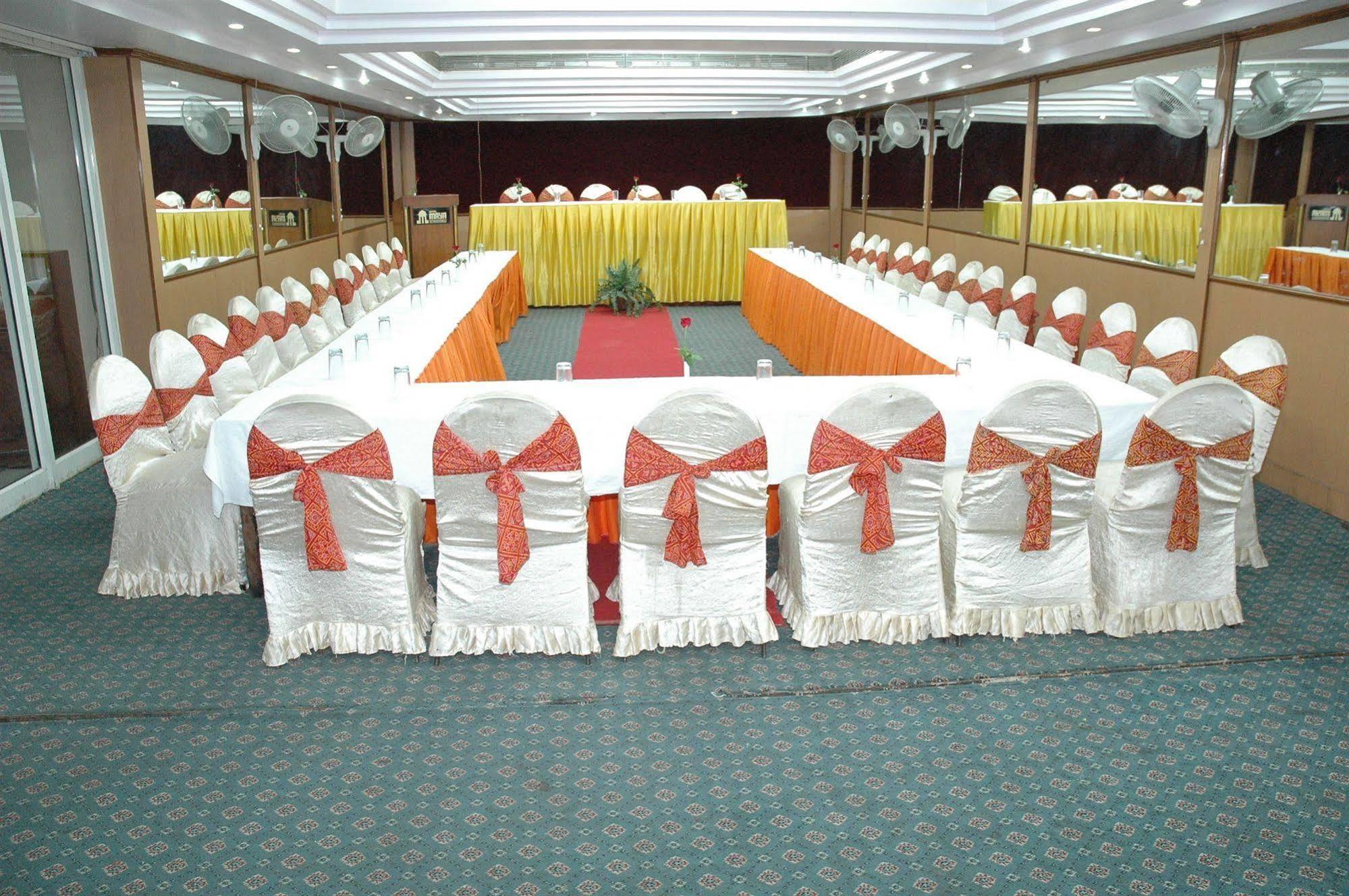 Oyo 18814 Hotel Maya International 斋浦尔 外观 照片