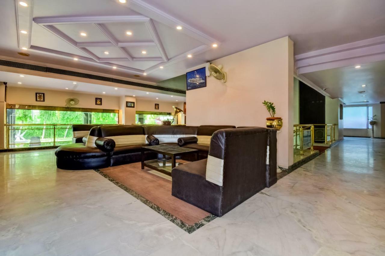 Oyo 18814 Hotel Maya International 斋浦尔 外观 照片