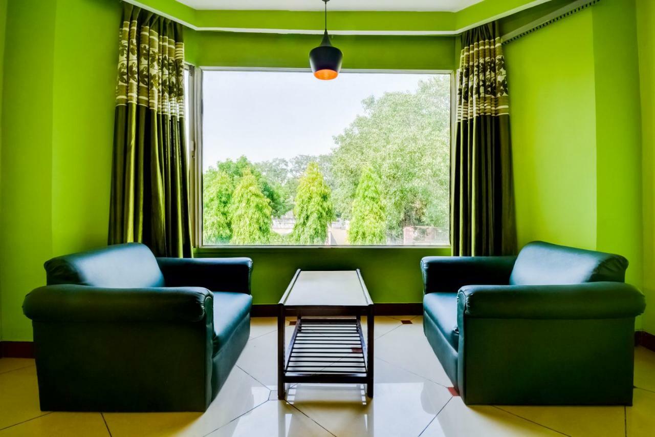 Oyo 18814 Hotel Maya International 斋浦尔 外观 照片